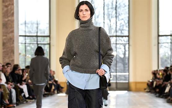 عرض Gabriela Hearst يسلّط الضوء على الحرفية والتفاصيل